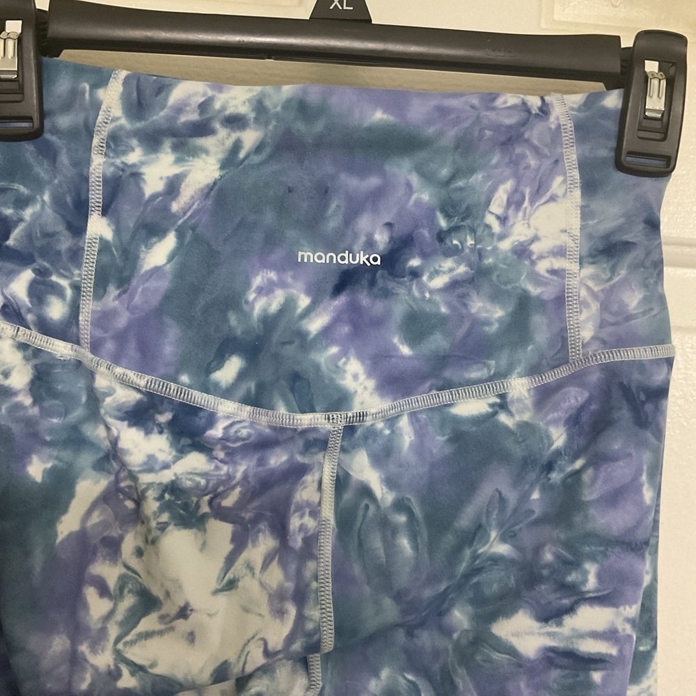 Manduka Aurora Tie-Dye Leggings - Blue and White - Picture 5 of 6